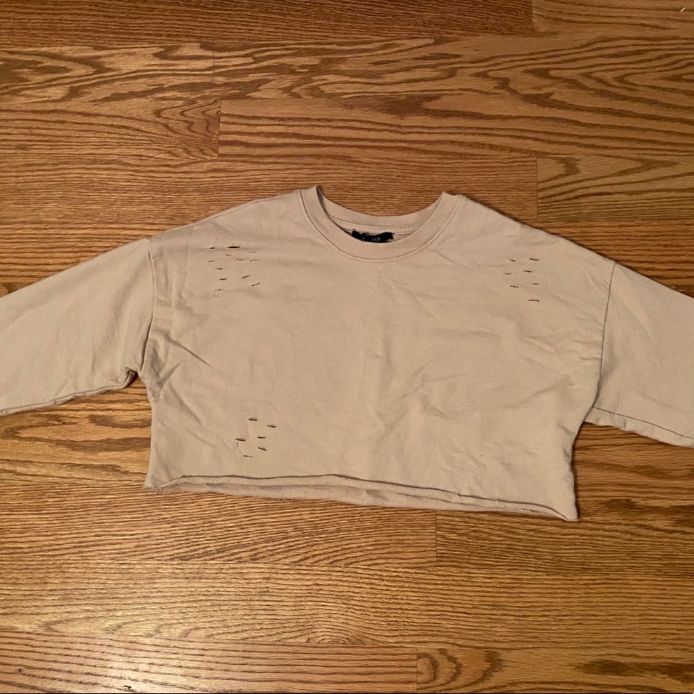 Cute cropped sweatshirt!!!